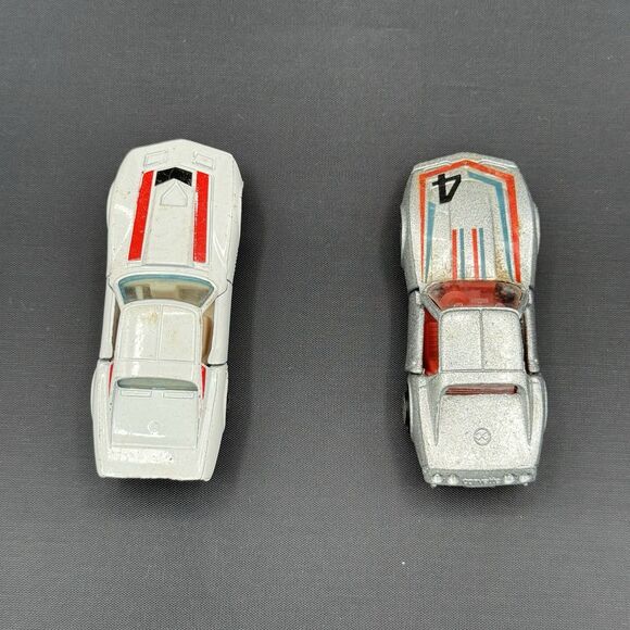 Vintage YatMing 1/64 Diecast Lot of 2 Corvettes – Silver #4 & White Stingray - Picture 3 of 12